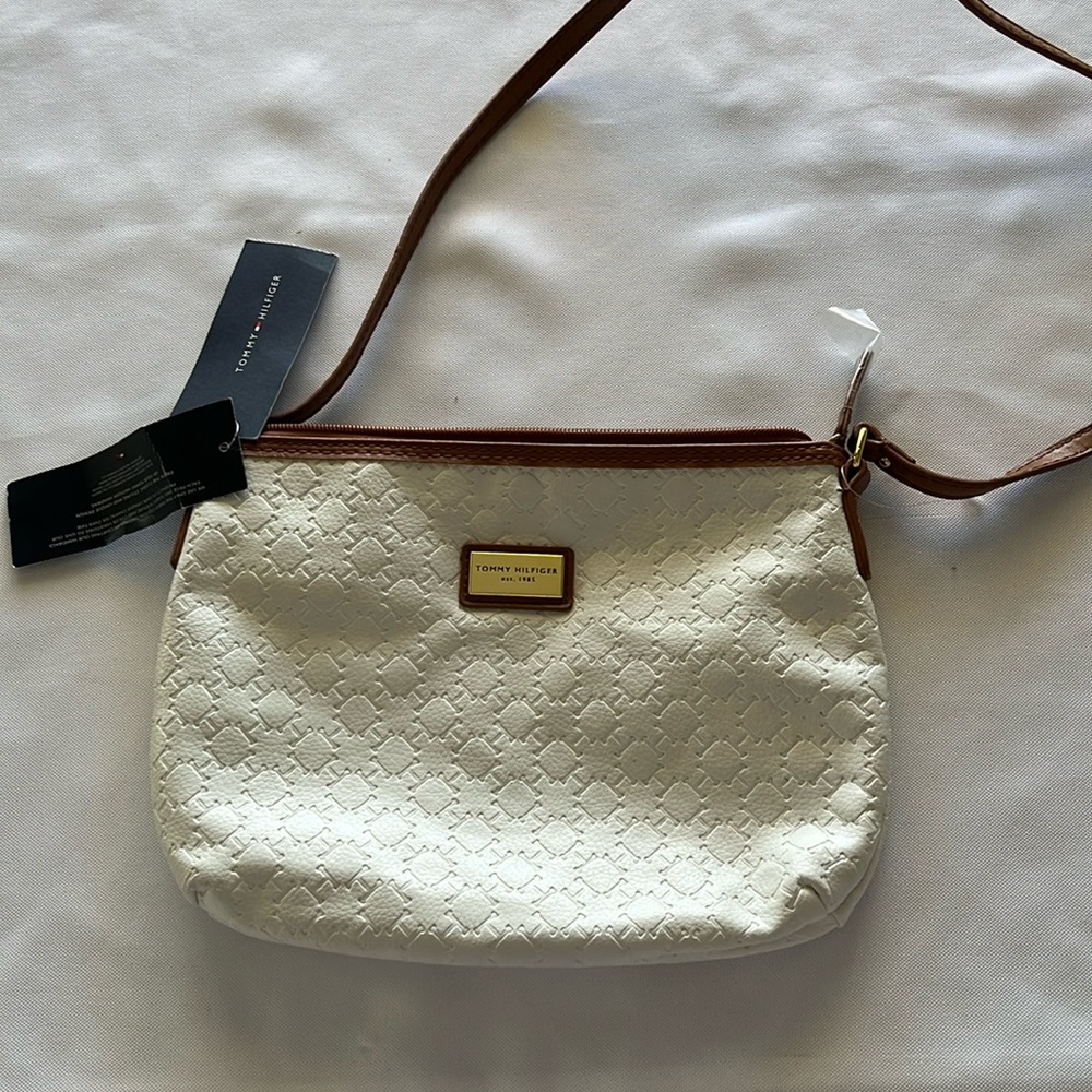 nwt tommy hilfiger crossbody bag